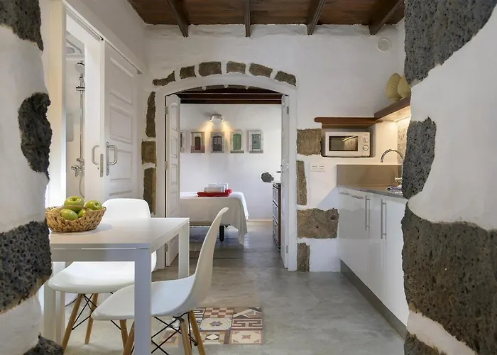 La Casa Del Medianero