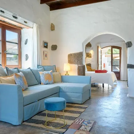 La Casa Del Medianero *