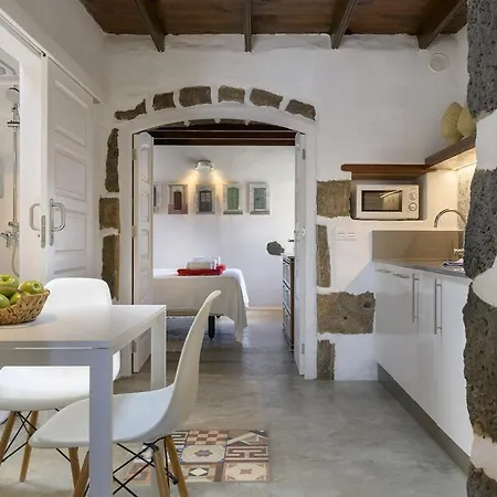 La Casa Del Medianero