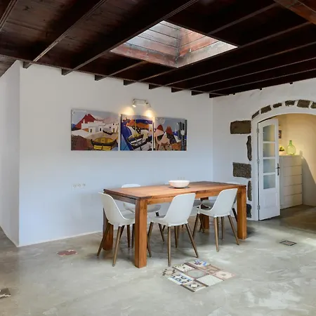 La Casa Del Medianero *