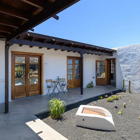 La Casa Del Medianero