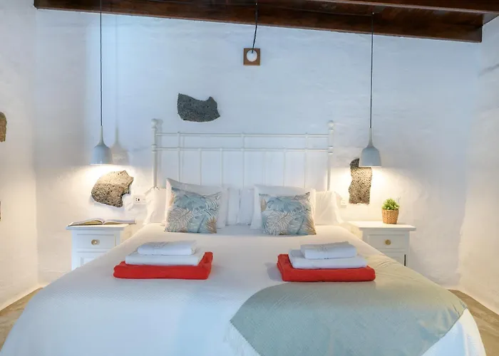 La Casa Del Medianero