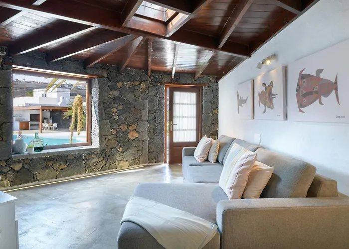 La Casa Del Medianero